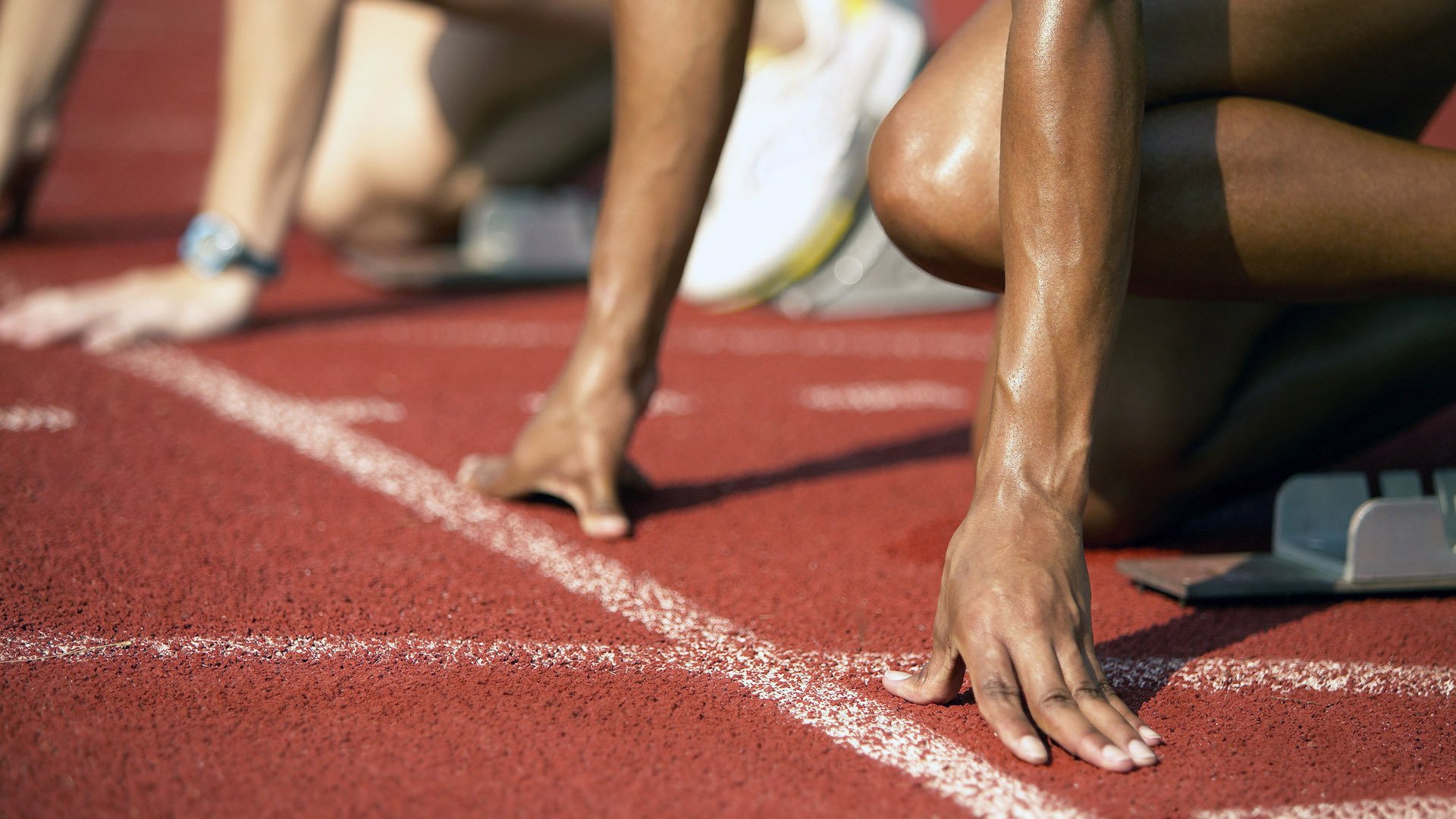 爱游戏app活动-冠军球队巡回公益活动推动社区体育发展——点燃希望的火炬